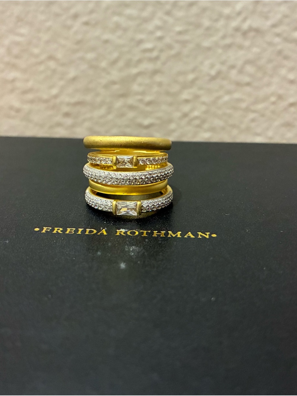 Freida Rothman gold statement ring Sz 5
925 Sterling Silver